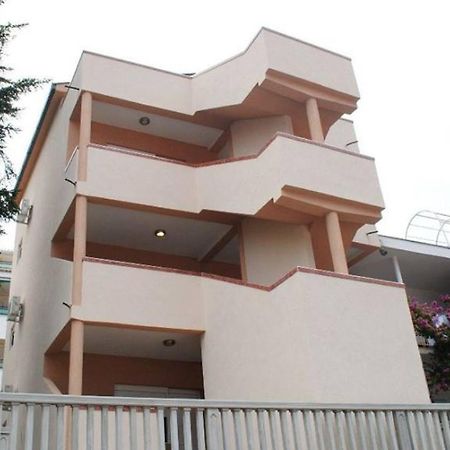 Apartments Anne Petrovac Bagian luar foto