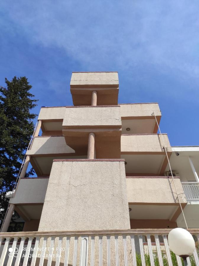 Apartments Anne Petrovac Bagian luar foto