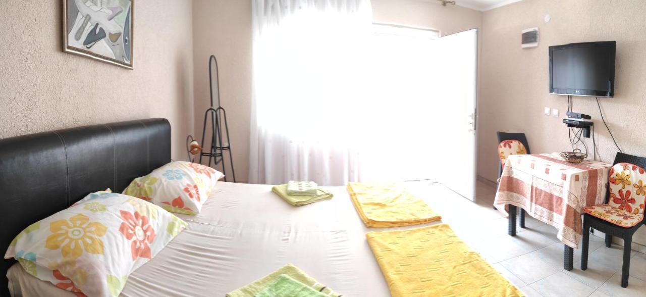 Apartments Anne Petrovac Bagian luar foto