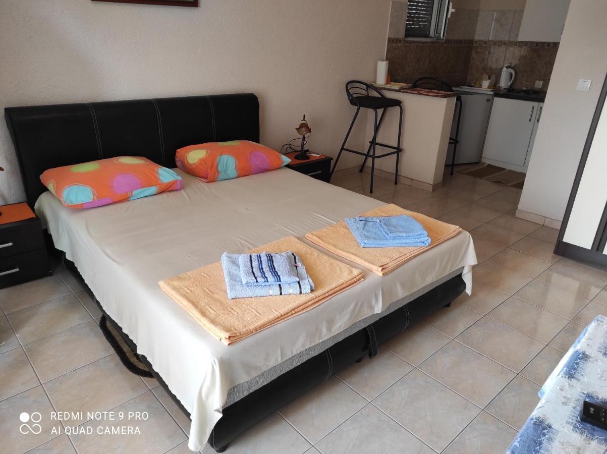 Apartments Anne Petrovac Bagian luar foto