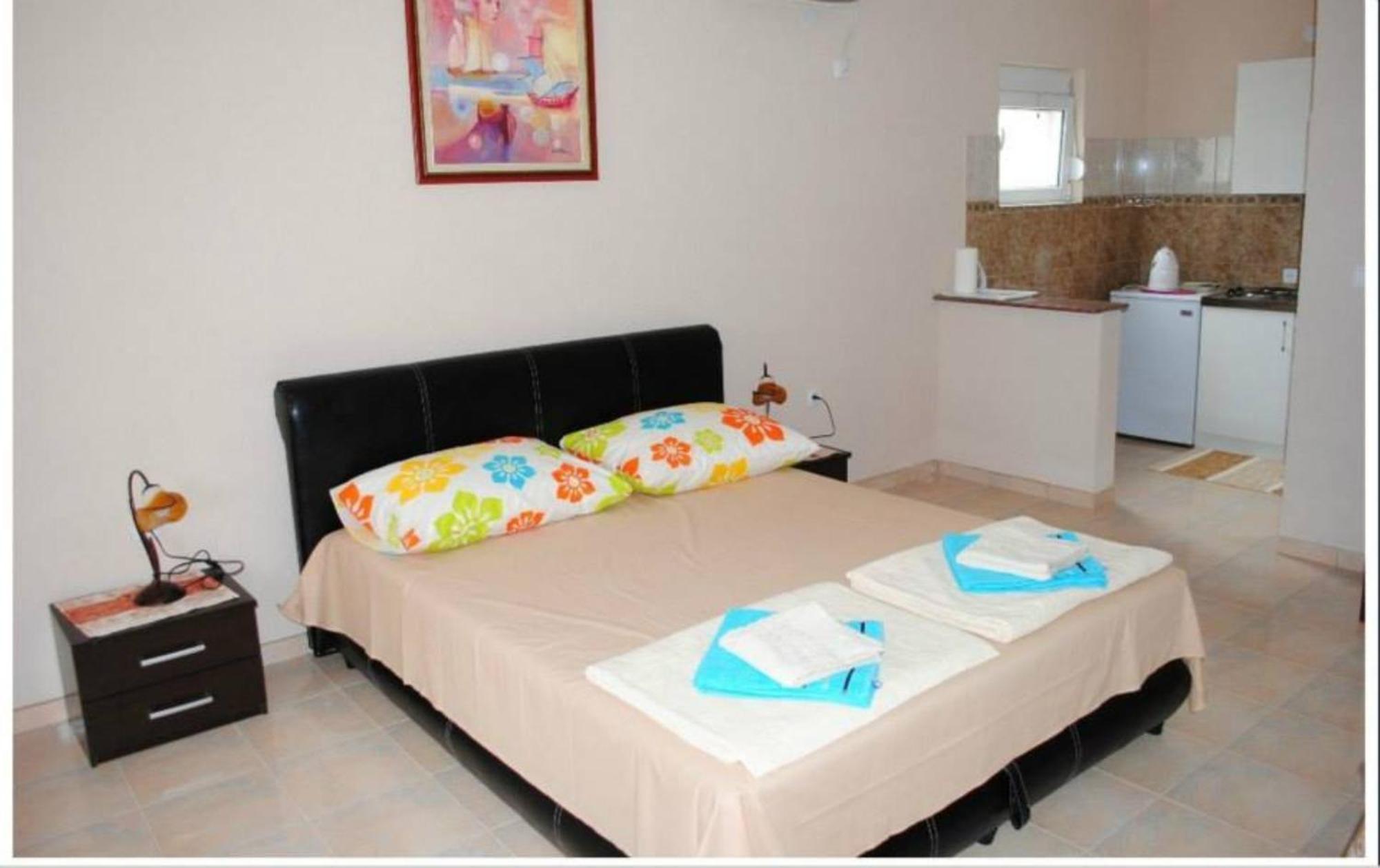 Apartments Anne Petrovac Bagian luar foto